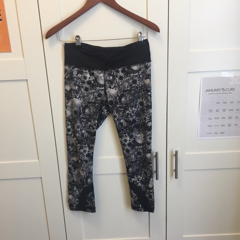 Lululemon Inspire Flower Crop Leggings